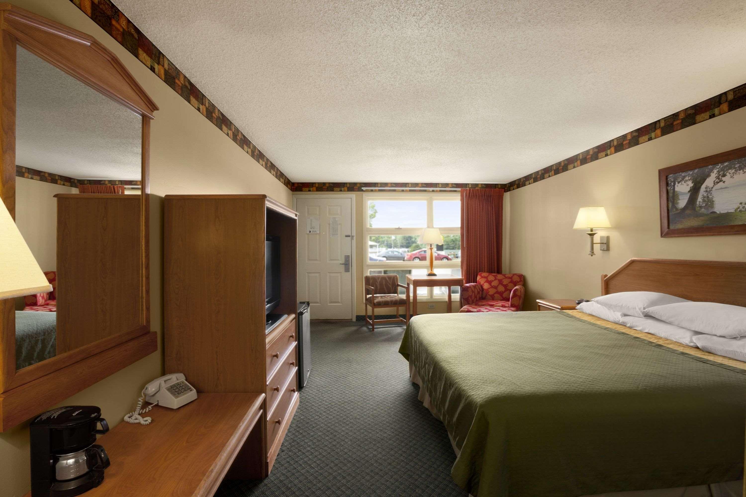 Hotel Super 8 By Wyndham Lake George/Downtown Extérieur photo