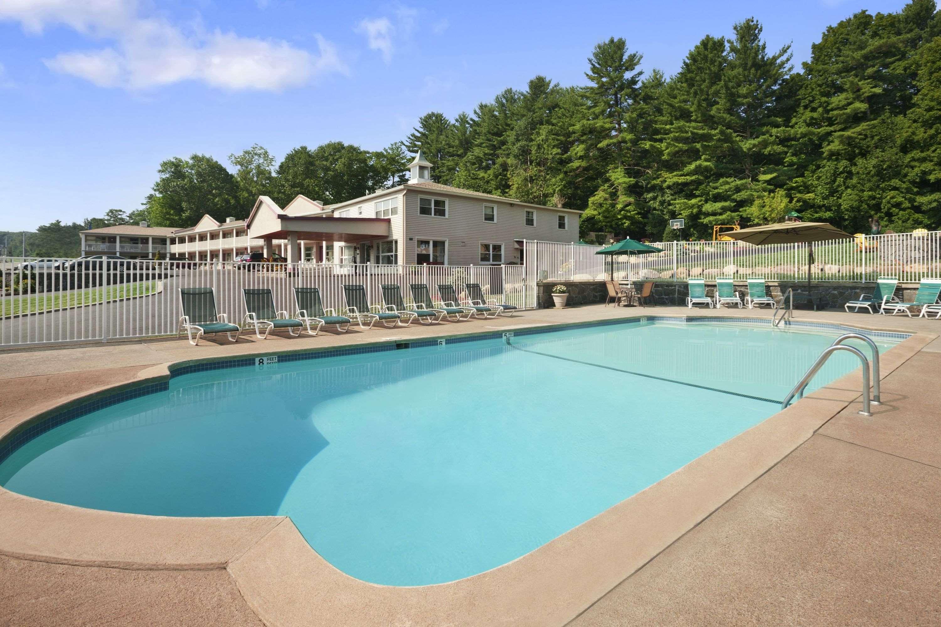 Super 8 By Wyndham Lake George/Downtown Extérieur photo