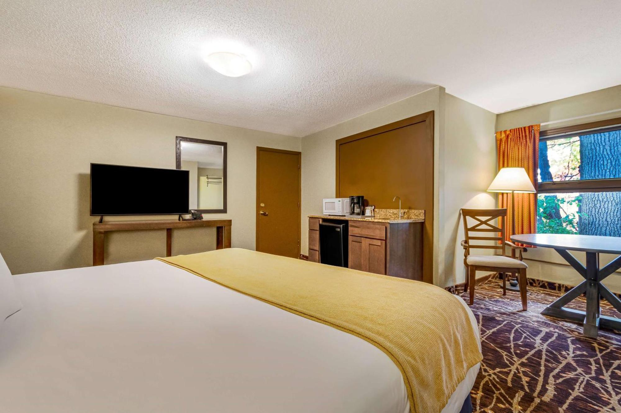 Hotel Super 8 By Wyndham Lake George/Downtown Extérieur photo