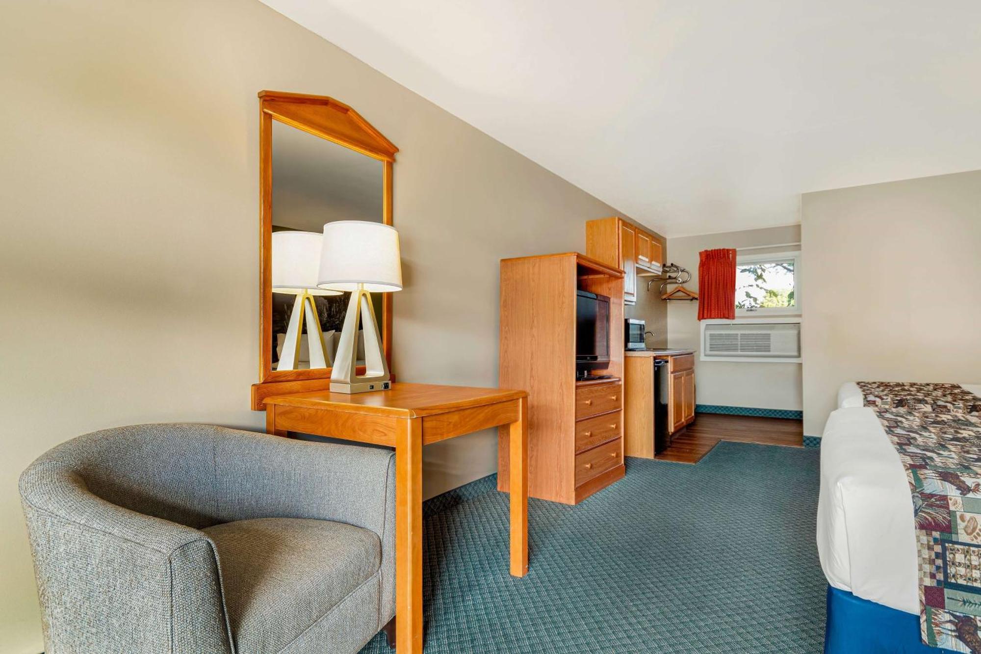 Hotel Super 8 By Wyndham Lake George/Downtown Extérieur photo