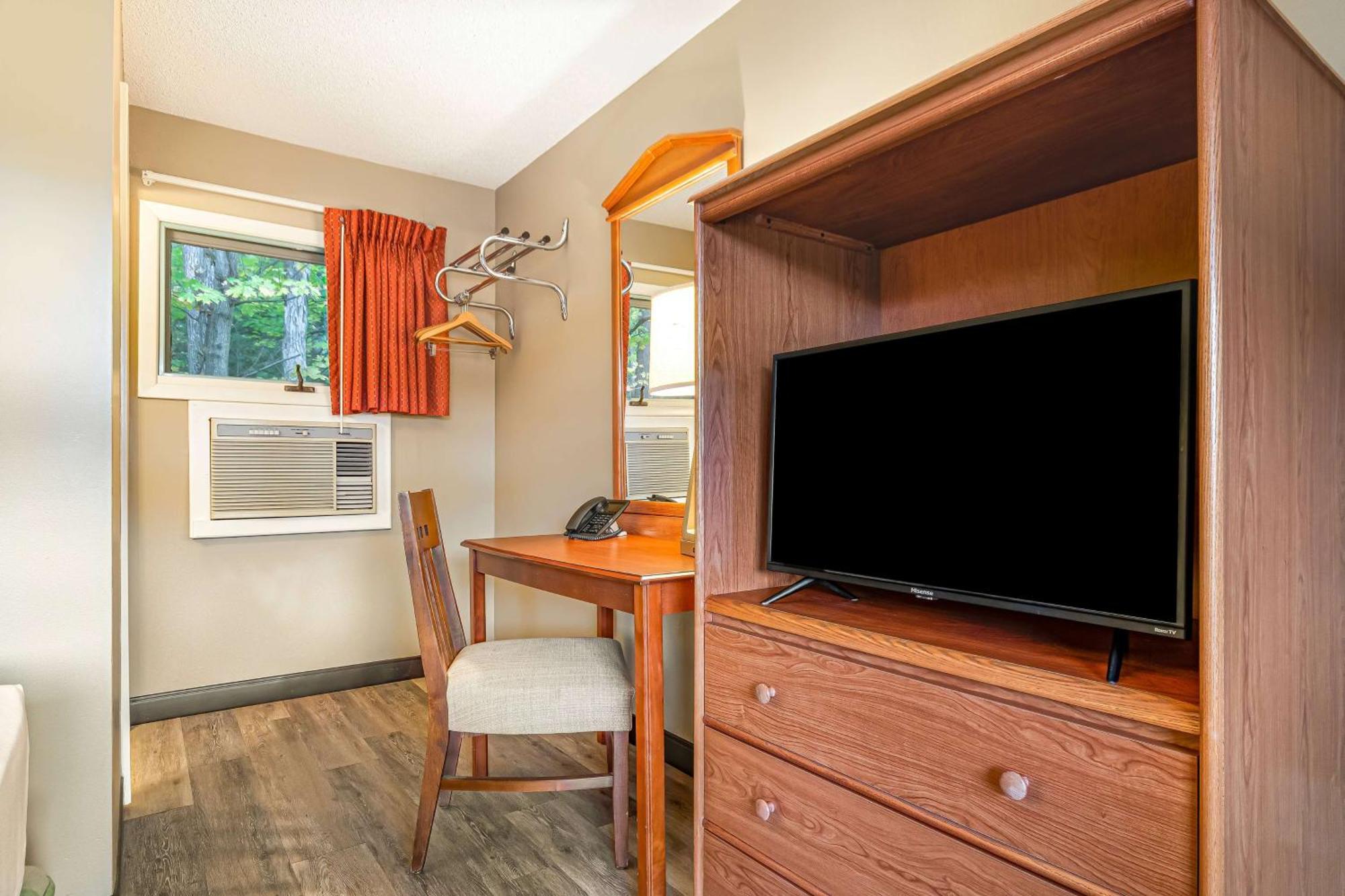 Super 8 By Wyndham Lake George/Downtown Extérieur photo