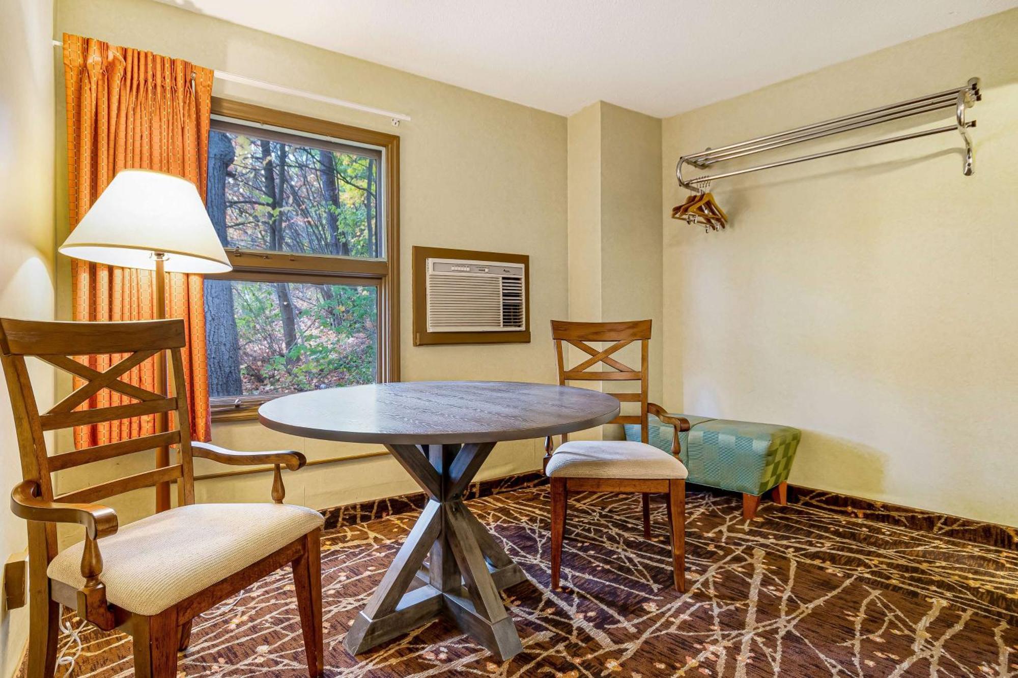 Super 8 By Wyndham Lake George/Downtown Extérieur photo