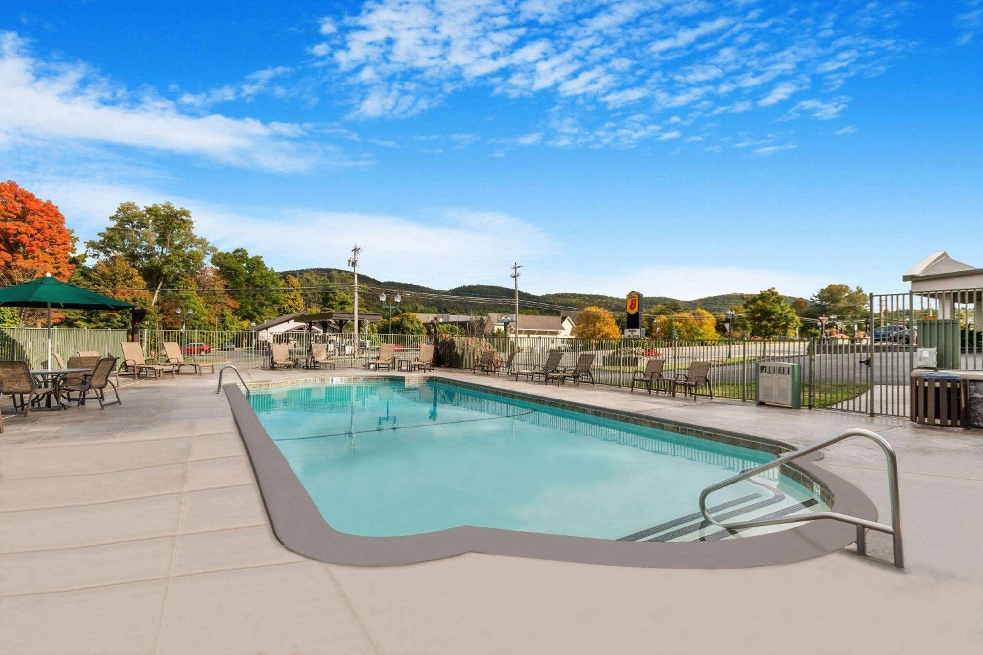 Super 8 By Wyndham Lake George/Downtown Extérieur photo