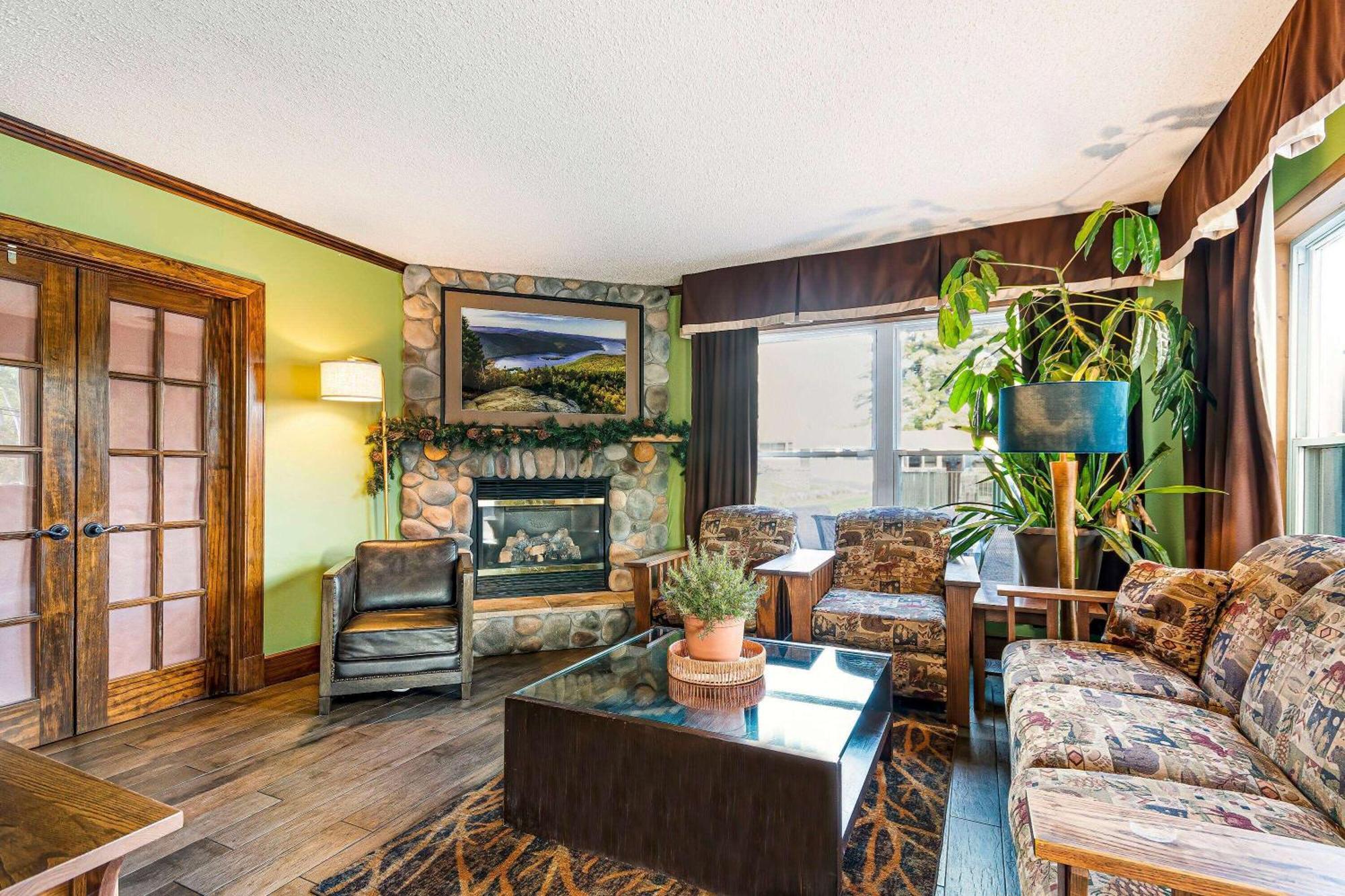 Super 8 By Wyndham Lake George/Downtown Extérieur photo