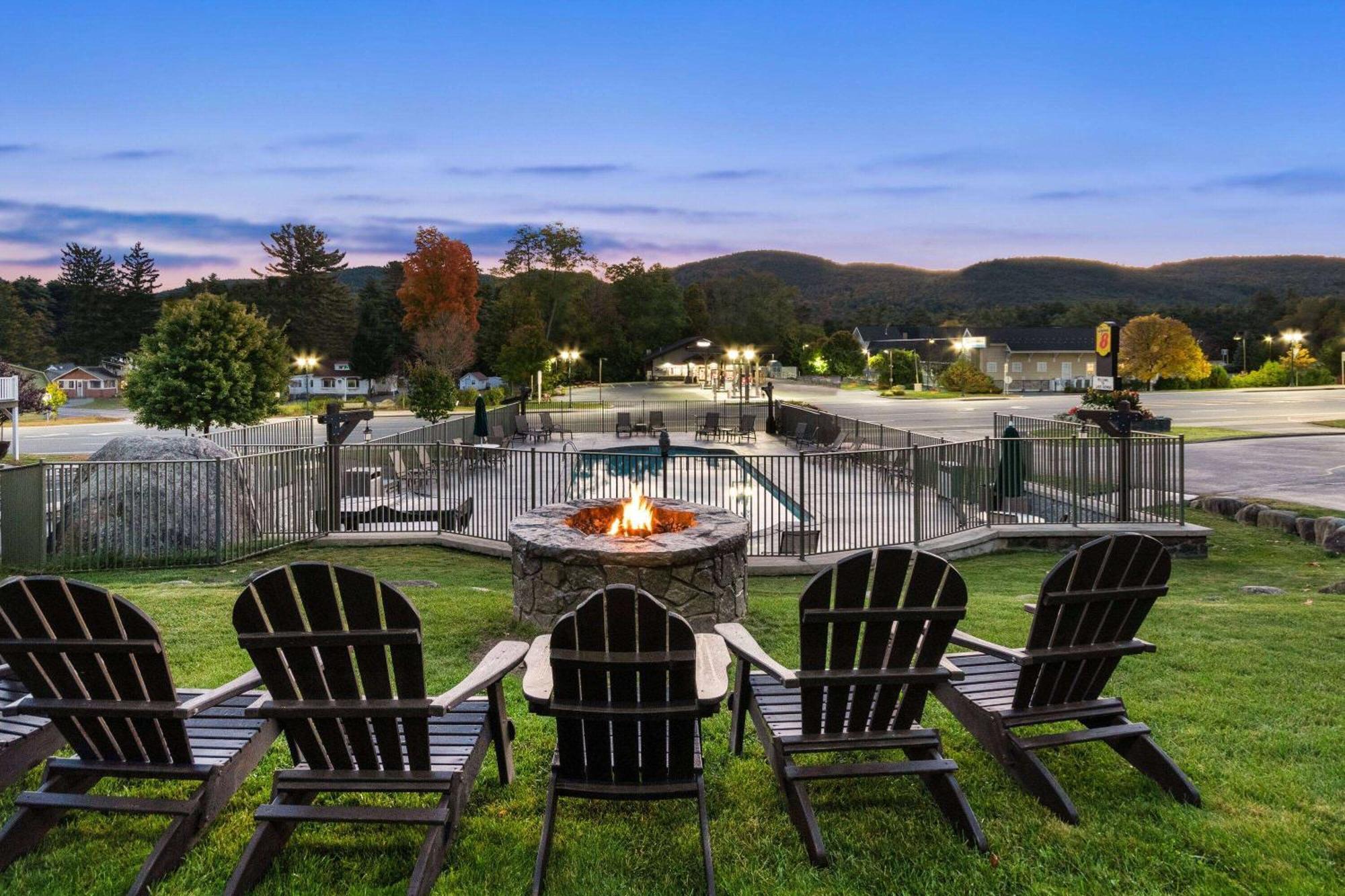 Super 8 By Wyndham Lake George/Downtown Extérieur photo